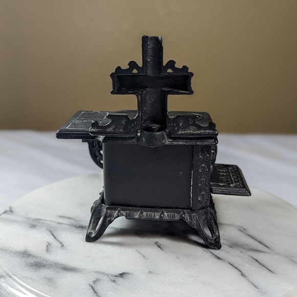 Vintage Miniature Cast Iron Cook Stove From Queen - Picture 3 of 9